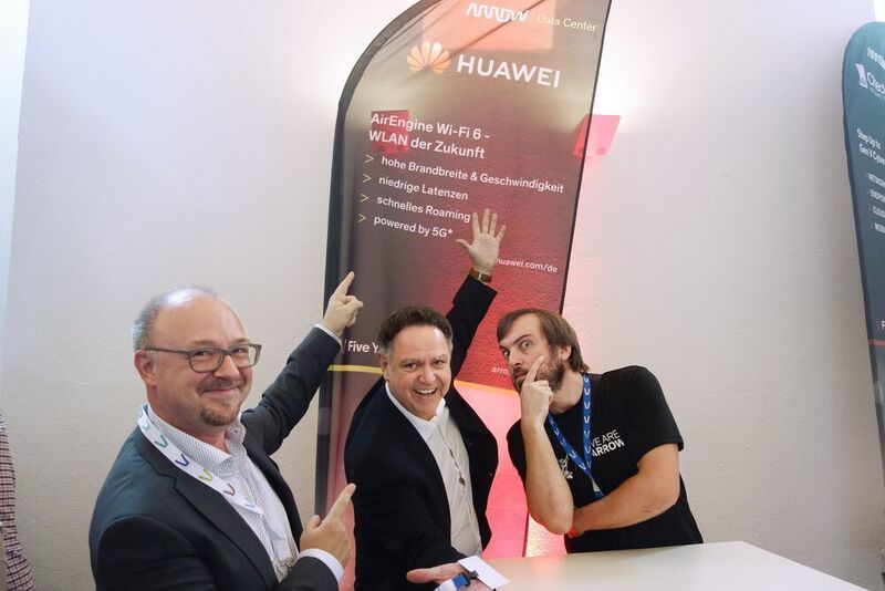 Große Begeisterung bei Kristian Behrens, Arrow ECS, Jörg Karpinski und Salko Smajlovic, beide Huawei (v. l.). (IT-BUSINESS)