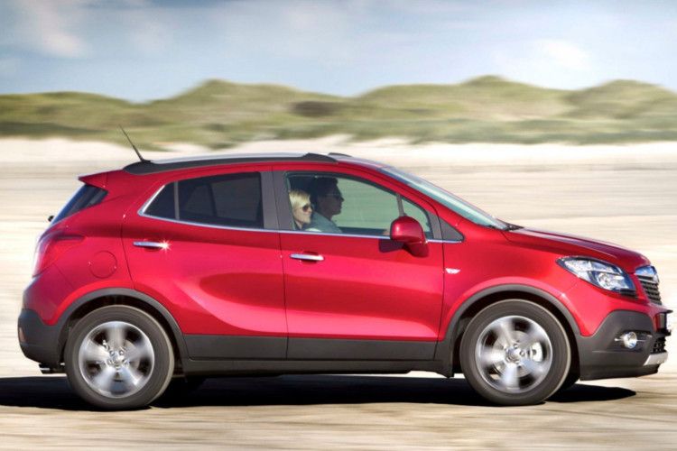 Möchte der zukünftige Mokka-Besitzer einen Allradantrieb, bietet Opel diesen nur in Verbindung mit dem aufgeladenen 1,4-Liter-Benziner oder dem 1,7 CDTi an. Dafür müssen die Käufer aber auch tiefer in die Tasche greifen, denn der Preis steigt auf wenigstens 23.790 Euro für den 103 kW/140 PS leistenden Turbo-Benziner beziehungsweise 25.380 Euro für den Selbstzünder mit 96 kW/130 PS an. (Opel)