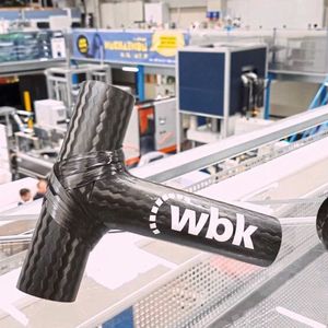 Ein großer Vorteil beim Faserwickeln ist, dass im Gegensatz zum Schweißen und Schrauben keine Schäden am Material entstehen, sagen die Experten. Außerdem spart man Material ein, weil nur dort Fasern abgelegt werden, wo sie der späteren Belastung entsprechend benötigt werden.