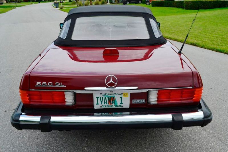 Letzte Halterin des SL war nicht nur gemäß Nummernschild Ivana Trump, die erste Frau von Donald Trump. (Baz)