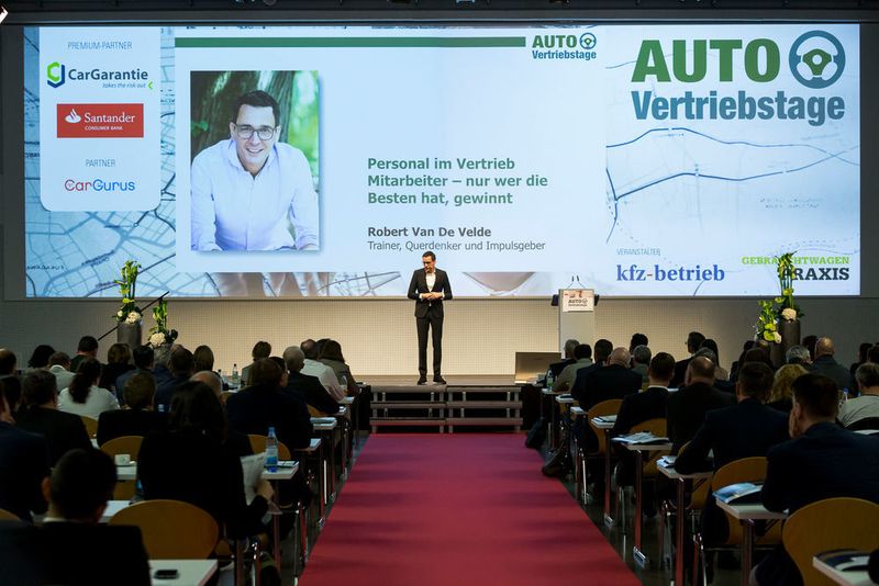 Die Besonderheit der Autovertriebstage ist die Mischung aus Vorträgen von hochkarätigen Referenten, wie dem Trainer und Querdenker Rovert van De Velde, und kurzen Praxisvorträgen von Händlern. (Stefan Bausewein)