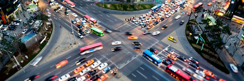 Damit Verkehrsknotenpunkte in Zukunft nicht weiter eskalieren, ist eine smarte Verkehrsplanung nötig. Damit Verkehrsknotenpunkte in Zukunft nicht weiter eskalieren, ist eine smarte Verkehrsplanung nötig.