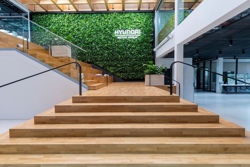 Die Eingangshalle des neuen square campus in Rüsselsheim. (Bild: Hyundai Motor Deutschland GmbH)