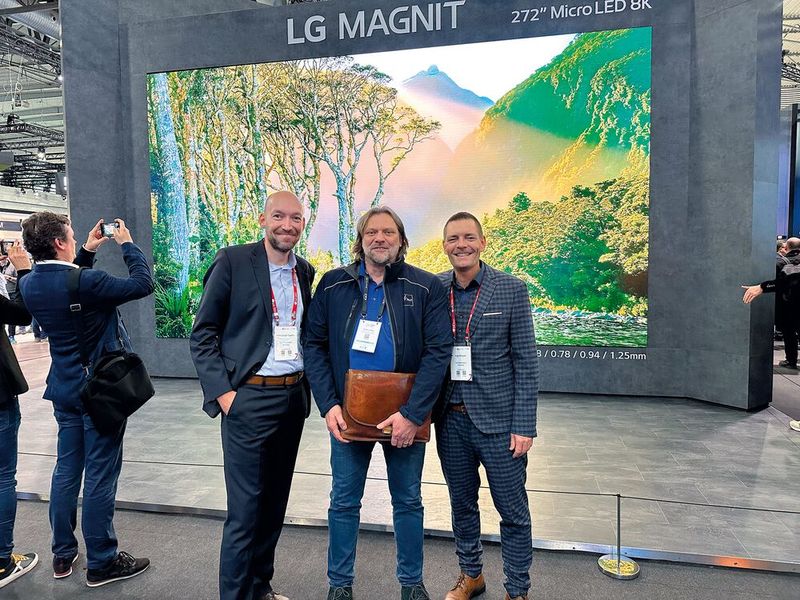 (v. l.) Christoph Spahn (LG), Detlef Löffers (DELO) und Ingo Krause (LG) stehen auf 8K. (Bild: Vogel IT-Medien)