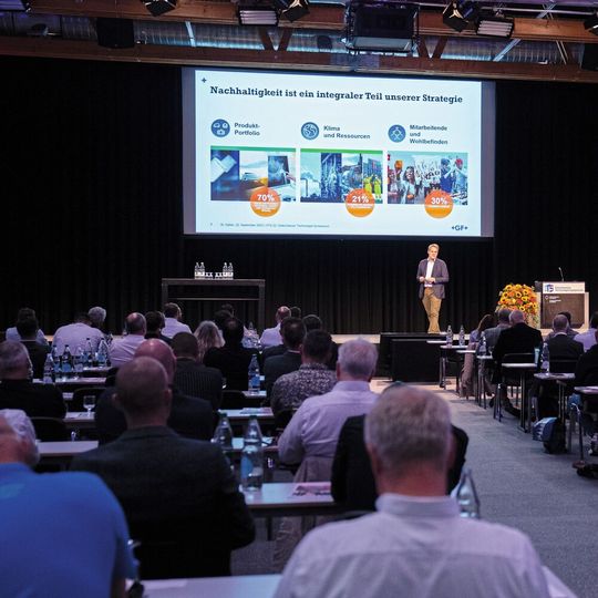 Thomas Wengi (Managing Director, GF Machining Solutions) spricht während des OTS von einem Kulturwandel, der wegführt vom rein preisgetriebenen Einkauf hin zu partnerschaftlichen Beziehungen.(Bild:  OTS)