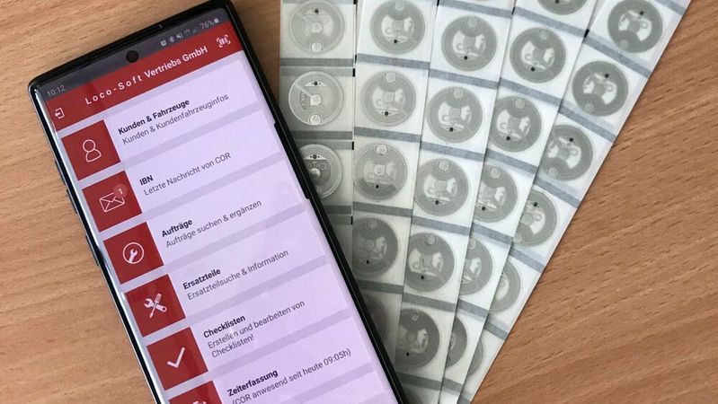 Händlerfahrzeuge lassen sich mittels der Loco-Soft-App und Loco-Location-Chips einfacher verwalten.