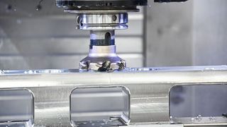 Mit zehn 5-Achs-Spannern „C5X“ können Bauteile bis 3.600 Millimeter vierachsig oder bis Durchmesser 1.400 Millimeter fünfachsig bearbeitet werden.  (Bild: Gressel)