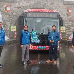 Mit dabei beim Leistungstest (von links): Dr. Johannes Hörl (Vorstand Grohag), LR Mag. Stefan Schnöll (Salzburger Landesregierung, Mobilitätsreferent), LR Mag. Sebastian Schuschnig (Kärntner Landesregierung, Mobilitätsreferent), David Gruber (GF von Silenth.eu, Experte für E-Mobilität). 