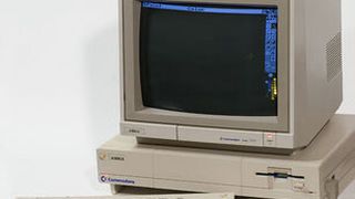 Der Ur-Amiga 1000 überzeugte vor allem durch seine Grafikfähigkeiten. Das Grafikprogramm „Deluxe Paint“ von Electronic Arts war eine der ersten Anwendungen, die das Potenzial des Rechners ausreizte und galt deshalb als Killerapplikation des Rechners. (Bild: Kaiiv/Wikimedia Commons/ CC BY-SA 3.0)
