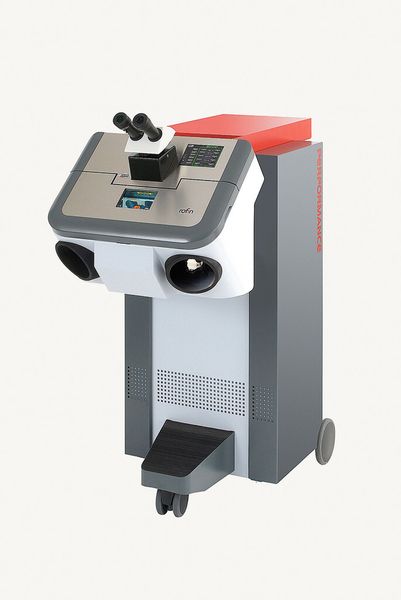 In der Schmuckindustrie und für den Goldschmied unverzichtbar – der Handschweißlaser Performance. (Bild: Rofin)