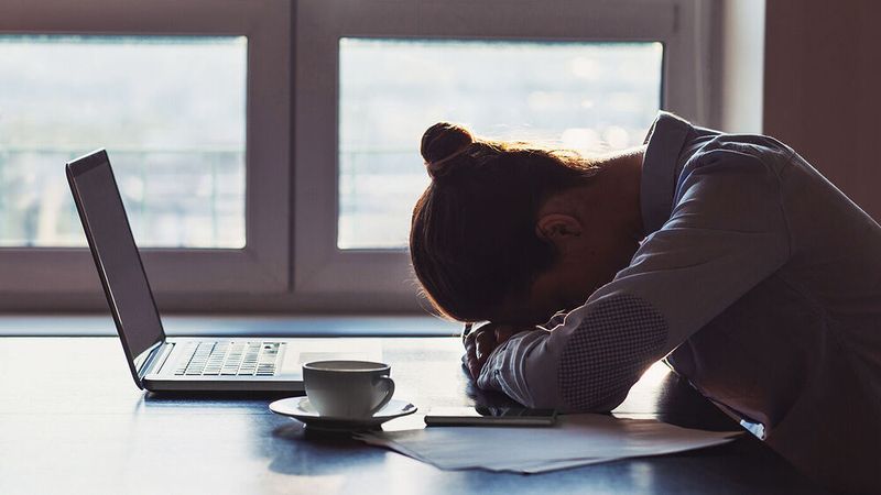 In einer gemeinsamen Erklärung fordern Healthcare-Akteure eine Pflegereform, die pflegende Angehörige mithilfe von Digitalisierung entlastet.(©  kite_rin - stock.adobe.com)