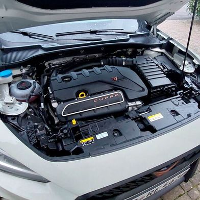 Solche Anblicke soll es nach den EU-Plänen unter der Haube von neu zugelassenen Fahrzeugen ab 2025 nicht mehr geben. (Bild: Mauritz – »kfz-betrieb«)