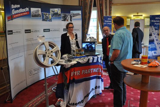 Begleitet wurde die Veranstaltung von einer Fachausstellung... (Foto: Wehner)