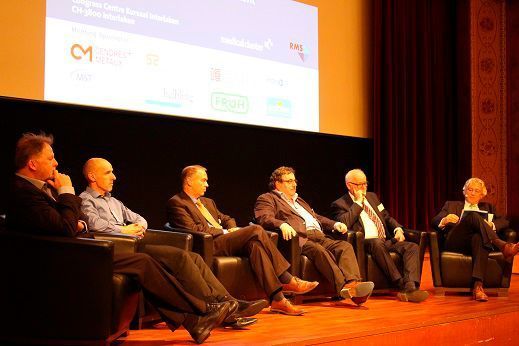 Über 200 Jahre geballte Innovationserfahrung und kritische Meinung waren bei der Podiumsdiskussion über Innovation im Spannungsfeld von Regulation anlässlich der Schweizer Implants-Tagung 2016 versammelt. (Bild: Medical Cluster)