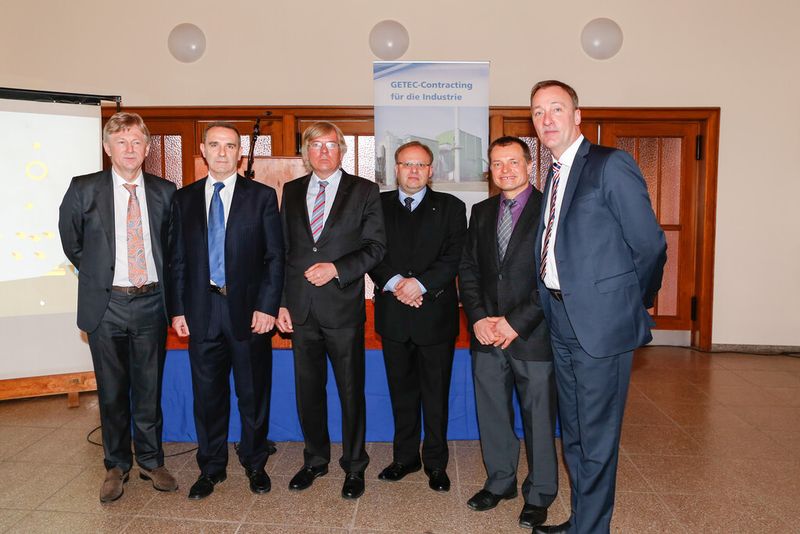 (v.l.) Getec-Gesellschafter Dr. Karl Gerhold; Pio Gazzini, Radici Chimica; Wirtschaftsminister Hartmut Möllring, Arnd Czapek, MdL; Jens Metzner, Prokurist und Werkleiter von Radici Chimica Deutschland; Getec-Vorstandssprecher Volker Schulz (Bild: Getec)
