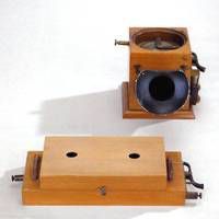 Das erste funktionierende Telefon von Philipp Reis aus dem Jahr 1863 ist in Frankfurt/Main ausgestellt. Leider war dem Erfinder des Geräts kein Erfolg beschieden.(Museum für Kommunikation, Frankfurt/Main)