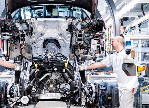 Eigentlich geht es der Automobilbranche nicht so gut. Dennoch nehmen Mercedes und Volkswagen etliche Millionen Euro in die Hand, um die Zukunft zu sichern. Hier mehr dazu ...(Bild:  Zerberuss)