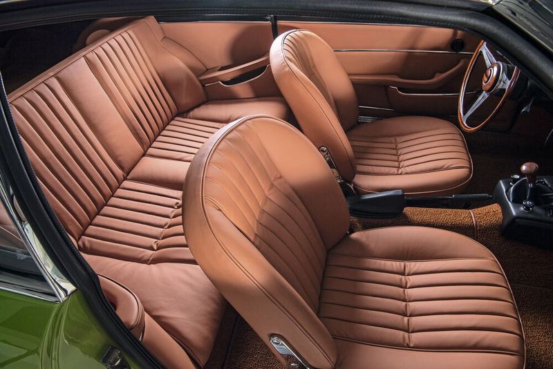 Wie in der Originalversion bietet der restaurierte 2800 GTS wieder hellbraune Ledersitze. (Bild: BMW)