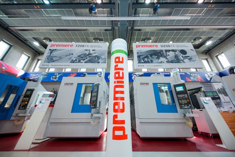 Bis zu 50 Prozent mehr Produktivität ermöglichen die einspindlige FZ08 FX Precision+ (links) und die DZ08 FX Precision+ mit zwei Spindeln. (Chiron)