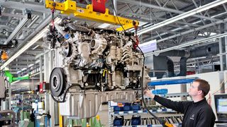 Im Mannheimer Daimler-Werk soll künftig ein anderer mittelschwere Motoren herstellen: der US-Motorenbauer Cummins. (Bild: Daimler)