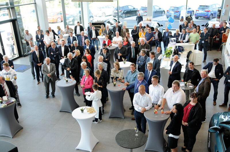 Zur Einweihung des Betriebs Ende September kamen rund 150 Gäste. (Autohaus Breu)