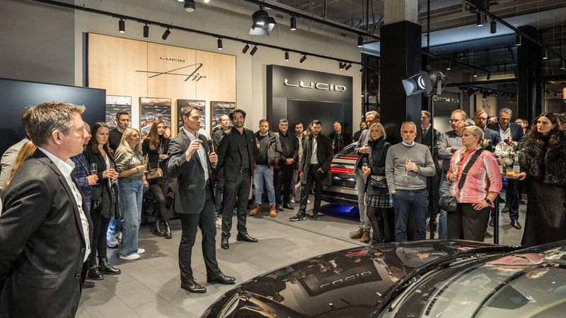 Lucid-Europachef Alexander Lutz begrüßte die geladenen Gäste. (Bild: Lucid)