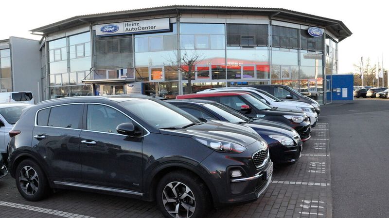 Station Nummer sieben auf der Juryrundreise: Das Autohaus Heinz in Mainz. Das Familienunternehmen war eines der ersten Mehrmarkenbetriebe in Deutschland. (Bild: Wehner – VCG)