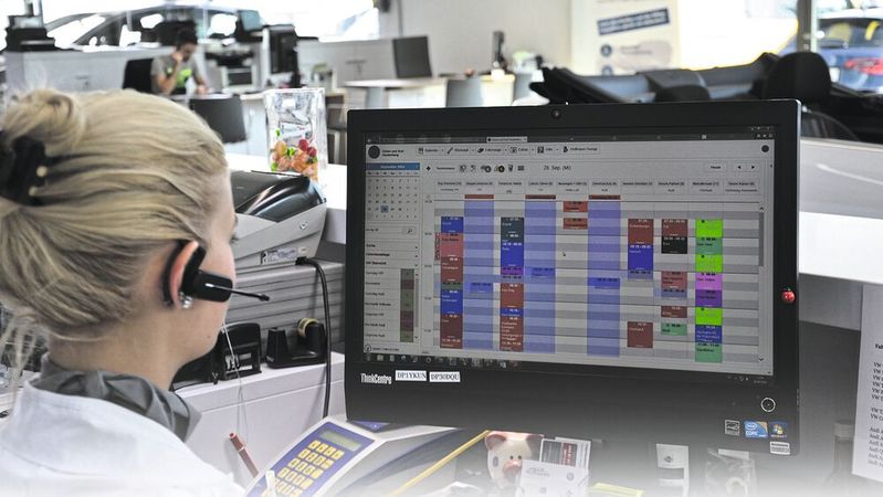 Vier-Tage-Woche? Angesichts voller Kalender und Auftragsbücher lehnen viele Entscheider in Vertrieb und Werkstatt das Arbeitszeitmodell ab, wie eine Befragung von »kfz-betrieb« zusammen mit dem Marktforschungs- und Beratungsunternehmen Concertare zeigt.(Bild:  Mauritz)