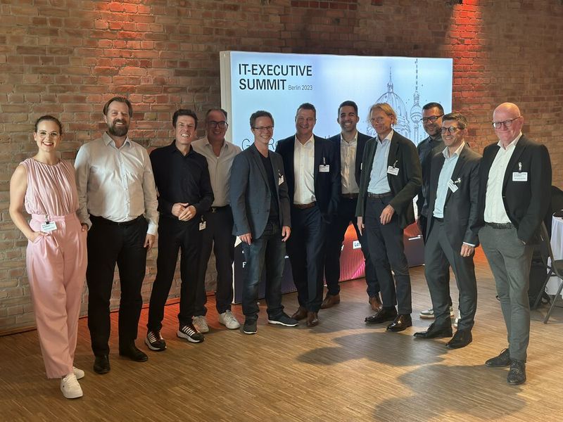 Zeit für Kaffeepause und Gruppenfoto (Bild: Vogel IT-Akademie)