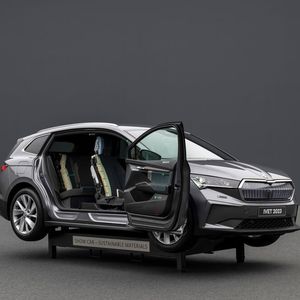 A highlight and a very practical example of using sustainable materials and recycled materials will be the show car based on the Škoda Enyaq, which will be on display at the PIAE in Mannheim.(Image: Skoda)