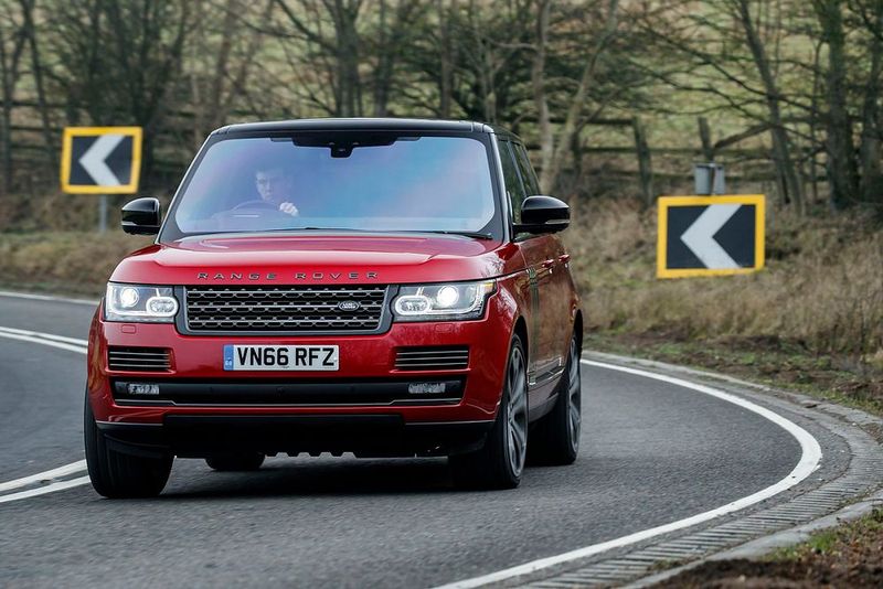 Der Bestseller heißt Cayenne, dessen großer Konkurrent seit Jahren der elitäre Range Rover ist.  (Bild: press-inform)