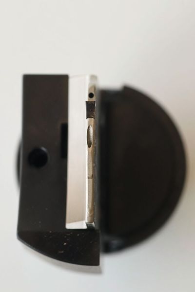 Les deux canaux d’amenée du liquide de coupe à haute pression sont intégrés dans la lame de tronçonnage pour une efficacité optimale. (Source : MSM)