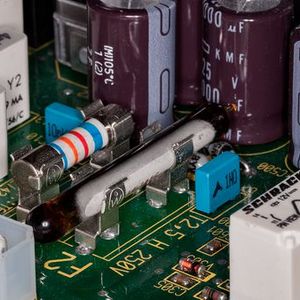 Die Löschampulle E-Bulb wird direkt auf die Leiterplatte montiert. (Bild:  Job)