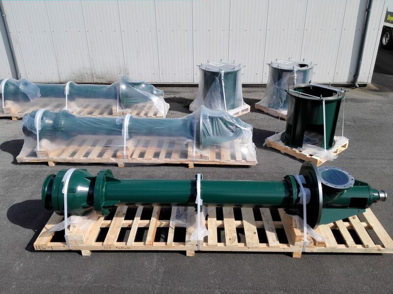 Capraris High Flow-Pumpen wurden bereits 14 Wochen nach der Bestellung geliefert. An der Pumpe vorn im Bild befindet sich die Ansaugöffnung links, der Pumpenkopf mit Druckanschluss und Motorkupplung rechts. (Caprari)