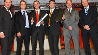 Freuen sich über die Auszeichnung als eine der „Austrian Leading Companies“ 2010 (v.l.n.r.): Österreichs Vizekanzler Josef Pröll, die ISA-Geschäftsführer Markus Sammer, Dr. Werner Schaberl und Karl-Heinz Pichler, Richard Brandstetter, Leiter Logistiksysteme der Jungheinrich AG sowie Christian Erlach, Geschäftsführer Jungheinrich Austria. (Archiv: Vogel Business Media)