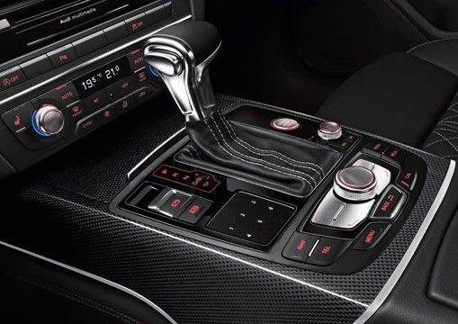 Die Kraftübertragung auf den in allen Audi-S-Modellen verbauten permanenten Quattro-Allradantrieb erfolgt über das serienmäßige Siebengang-Doppelkupplungsgetriebe S-tronic.  (Foto: Audi)