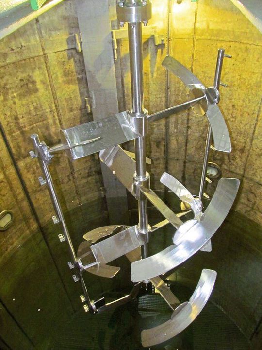 Alpha Rührer mit Abstreiferrahmen beim Stelzer Fat.(Bild:  SPX)