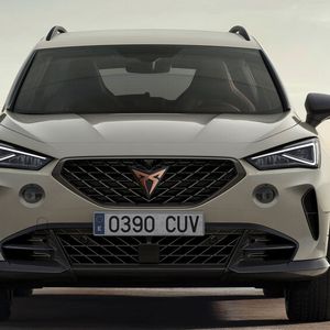 Mit Carbon-Anbauteilen und großen Luftöffnungen unterstreicht der VZ5 seine Sportlichkeit.(Bild:  Seat)