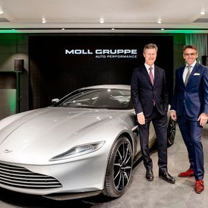 Timm Moll, geschäftsführender Gesellschafter der Moll-Gruppe, stellte bei der Eröffnung des Flagship-Stores Boris Grimm vor, den neuen Geschäftsführer der Moll Sportwagen GmbH. Er ist in der Gruppe künftig für McLaren, Aston Martin und Lamborghini verantwortlich.(Fotos:  Thomé)