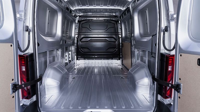 Einen Mangel an Stauraum kann man dem Interstar gewiss nicht vorwerfen. (Bild: Nissan)