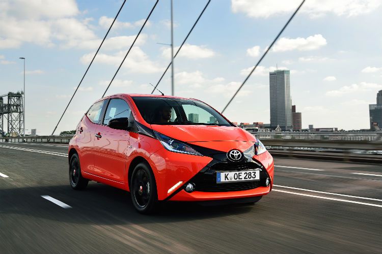 Hier im Bild die Edition „X-Cite“ in „Pop Orange Metallic“. (Foto: Toyota)