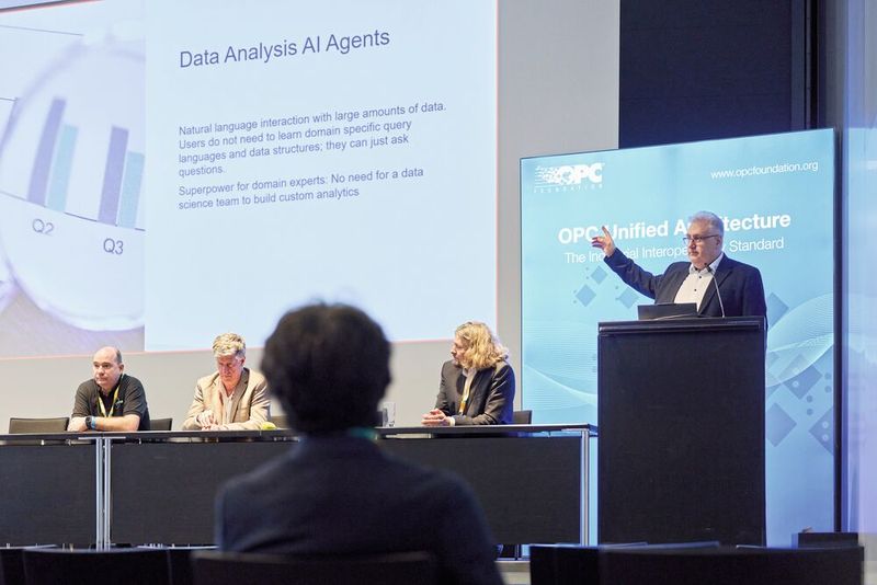 Semantik-Dolmetscher für LLMs: Dr. Holger Kenn zeigte auf der Hannover Messe, wie die OPC Foundation durch RAG-optimierte Companion Specifications die Lücke zwischen generativer KI und dem Shopfloor schließt. (Bild: OPC Foundation)