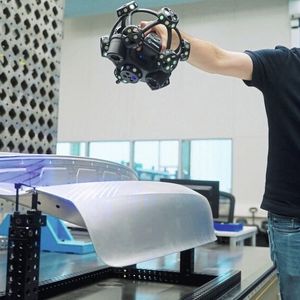 Hyperscan SR consente ai responsabili dei controlli e ai tecnici dell'assistenza di configurare il tracciamento ottico e di ispezionare componenti di piccole e medie dimensioni, anche senza l'assistenza di uno specialista in metrologia.(Immagine: Esagono)