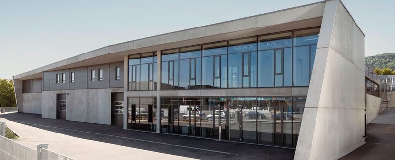 Das neue Werk 6 von Franke in Aalen: Es erhöht die Produktionskapazität und ist nach dem Energiestandard KfW40 gebaut.(Bild:  Franke)