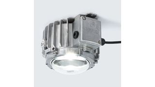 Der LED-Universalstrahler 6050/6 ersetzt Decken- und Hängeleuchten sowie Scheinwerfer. (Bild: R. Stahl)