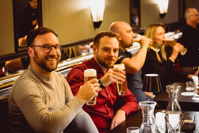 Auf einen schönen Abend! (Bild: Stefan Bausewein)