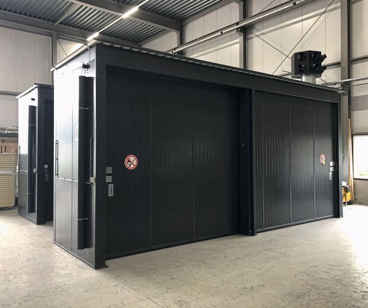 Umweltcontainer der KOK Milieuopslagsystemen B.V. empfehlen sich als sichere Lösung für die feuerfeste Lagerung von Waren dank des einzigartigen  Fireguard-Schiebetürsystems. (Bild: KOK Milieuopslagsystemen B.V.)