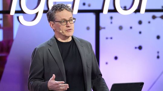 Bayer-CEO Bill Anderson bei der Bilanz-Pressekonferenz 2025 in Leverkusen.(Bild:  Bayer)