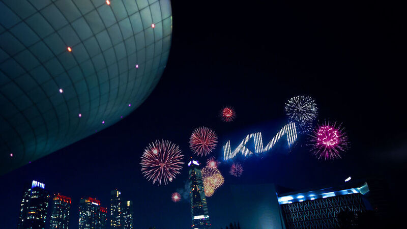 Zur Vorstellung inszenierten die Koreaner eine Feuerwerks-Show über der koreanischen Stadt Incheon. (Kia)