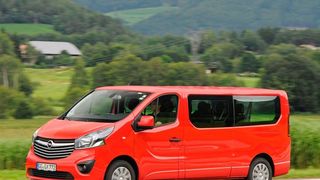 Der Opel Vivaro transportiert bis zu neuen Insassen oder fast sechs Kubikmeter Fracht. (Opel)